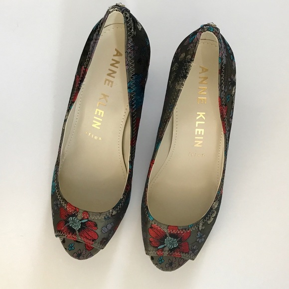 Anne Klein Shoes - Anne Klein Fabric Peep Toe Pump Floral, Sz 8.5 New
